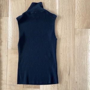 Silk mock neck sweater. Black. Size 0.